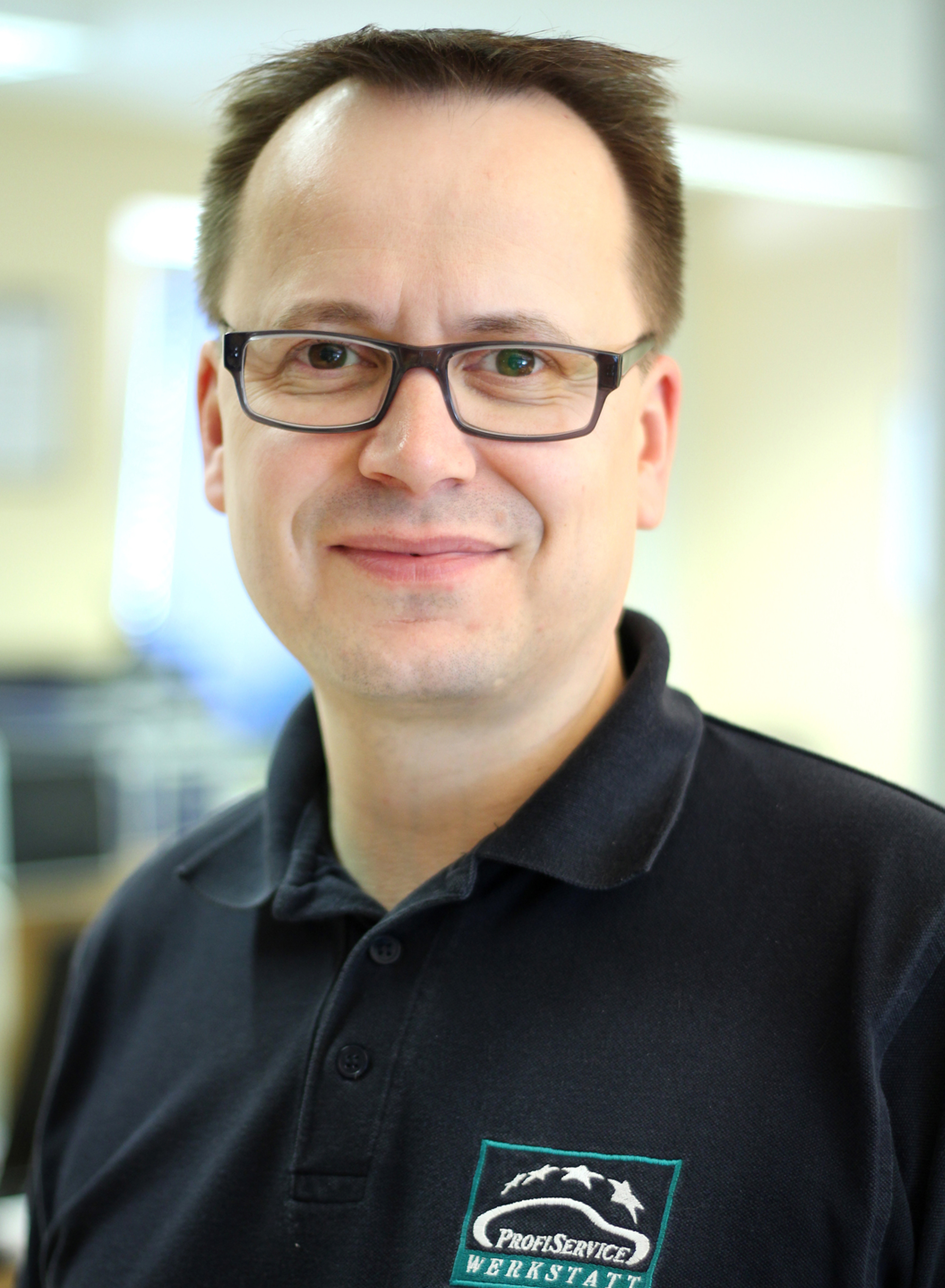 Martin Patzwald Schmudlach_Portrait_06_Hoch_Kopie.jpg
